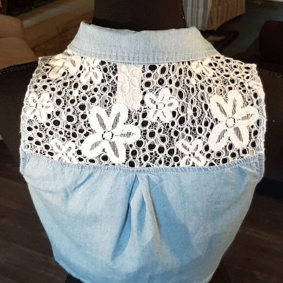 Toska Blue with White Lace and Tie Front Crop Top - Picture 4 of 8